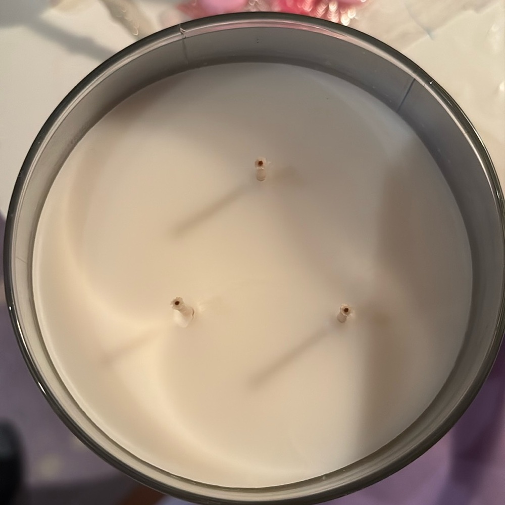 2 Brand New, Never Used Bath&BodyWork Scented Candles - Picture 6 of 8